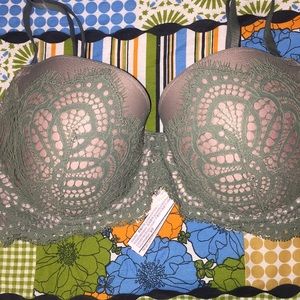 NWT Victoria’s Secret Lined Demi Bra 32DDD $62.50
